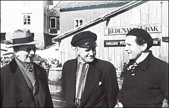 På brygga i Kræmmerviken: W. M. A. Mohn, Haftor Rasch og Rolf Nesch.